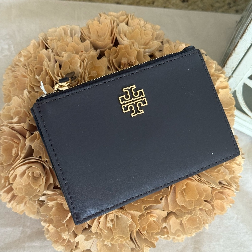 NWT TORY BURCH BRITTEN SOFT ZIP CARD CASE DARK MAHOGANY - Picture 1 of 6